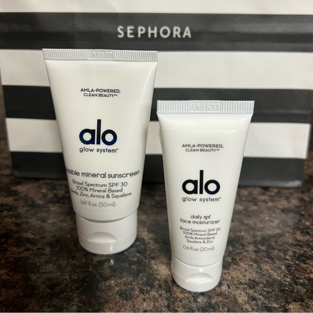 ALO Yoga Glow System Suncare Duo in White